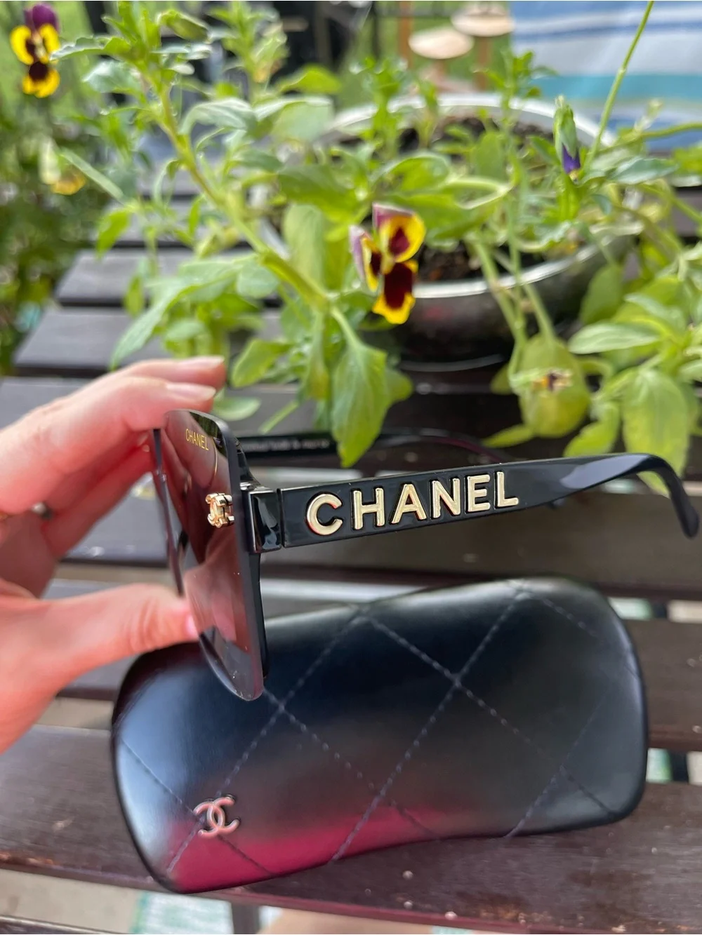 CHANEL Rimless Sunglasses black